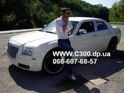 Прокат автомобиля на свадьбу  Chrysler C300 цвета авто : белый,  черный