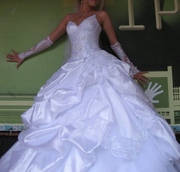 Продам шикарное свадебное платье ручной работы.