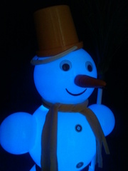 Этот снеговичок принесет радость детям и украсит Ваш дворик зимой.