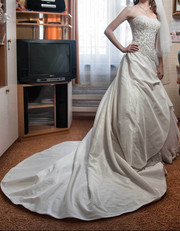 Продам свадебное платье Benjamin Roberts
