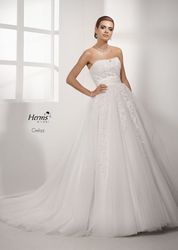 Продам белое свадебное платье со шлейфом 4300 грн.