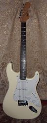 Продается электрогитара Squier by Fender + педаль distortion в подарок !!!