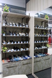 Продажа стеллажей,  витрин для обуви,  текстиля и тп. бу  Днепропетровск