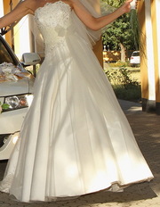 Свадебное платье.Модель 2011 года.Цвет Ivory.