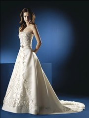 Продам шиспанское свадебное платье дизайнерского бренда.Первому позвонившему-огромная скидка.