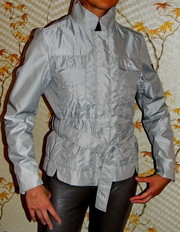 продам стильную демисезонную итальянскую куртку PEUTEREY