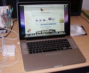 15 Apple MacBook ноўтбук для продажу. Версіі 2010